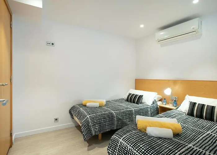 Pine Walk By Vintage Travel 波连萨港