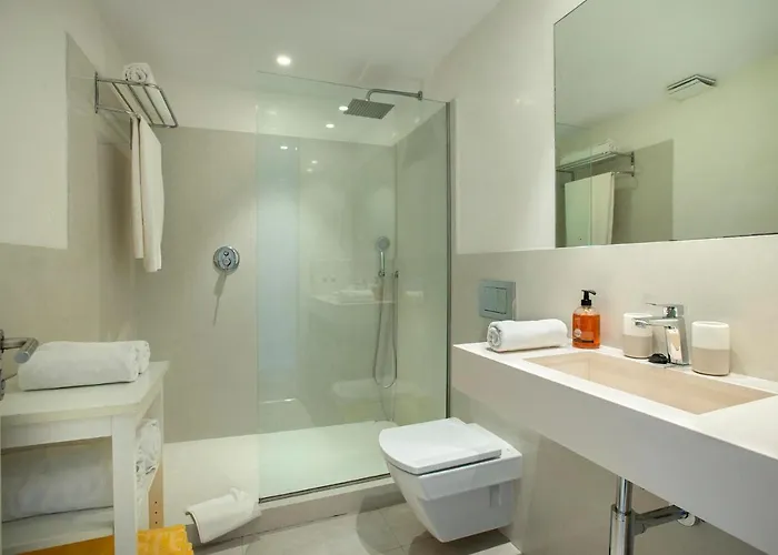 Pine Walk By Vintage Travel * ポルト・ダ・ポリェンサ